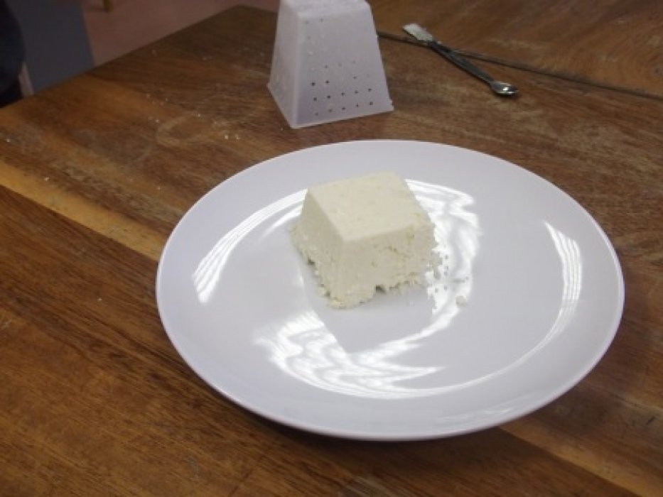 Removing cheese from mould