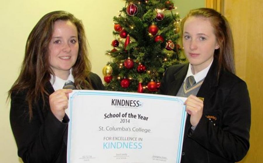 Niamh Lavery and Erin Hagan with Certificate of Kindness